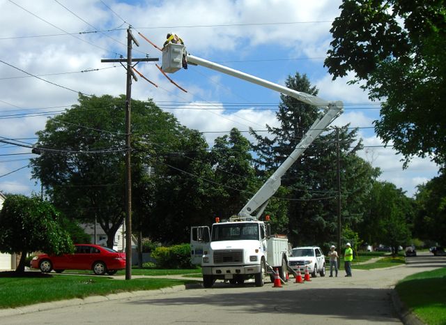 DTE Energy repairs power line in Plymouth Township