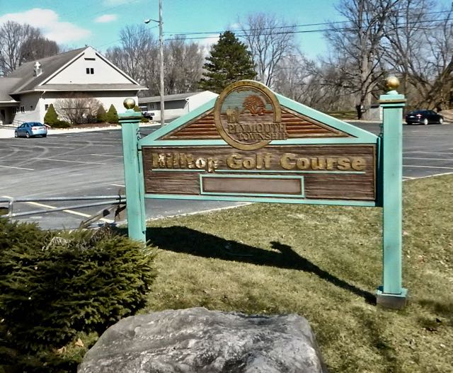 Hilltop Golf Course sign