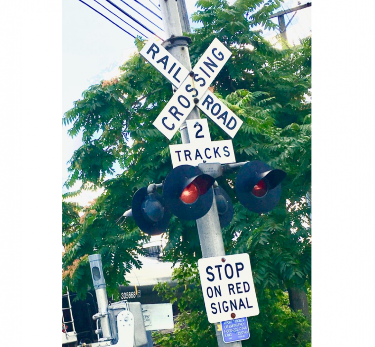 Railroad crossing signal e