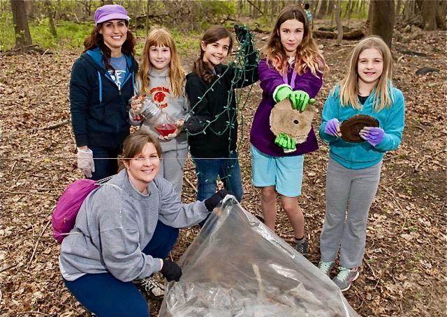 Clean up volunteers